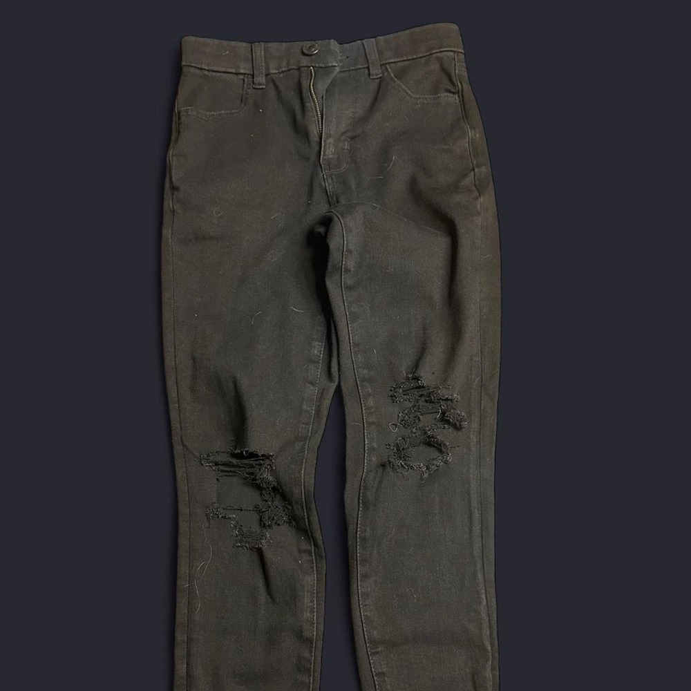 Black ripped AE skinny jeans